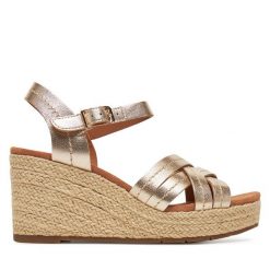 Espadryle Clarks. Żółte sandały damskie Clarks, bez wzorów, bez obcasa, bez zapięcia. Za 379.99 zł.