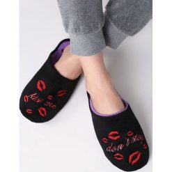 Fioletowe Kapcie Versatility. Kapcie damskie marki Born2be. Za 14.99 zł.