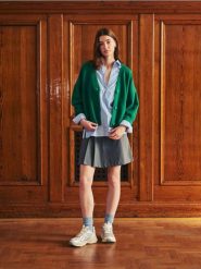 Oversizowa koszula z dodatkiem lyocellu - jasnoniebieski. Niebieskie koszule damskie Reserved, l, bez wzorów, z bawełny, bez kołnierzyka, bez ramiączek. W wyprzedaży za 49.99 zł.