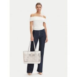 Torebka Guess. Białe torebki do ręki damskie Guess, z aplikacjami, bez dodatków. Za 679.99 zł.