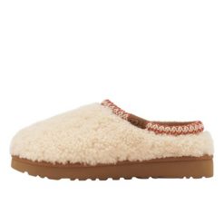 Buty do chodzenia dla dorosłych UGG Tasman Maxi Curly Slipper Natural. Brązowe obuwie sportowe damskie UGG, bez wzorów, trekkingowe. Za 572.05 zł.