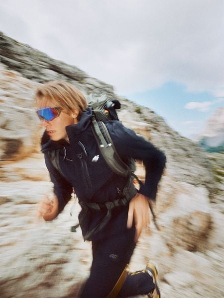 4F Kurtka trekkingowa membrana 10000 męska - czarna S. Czarne kurtki męskie 4f, m, bez wzorów, bez kaptura. Za 399.99 zł.