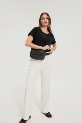 Mała torebka na ramię czarna. Czarne torby na ramię damskie MOODO, bez wzorów, małe, bez dodatków. Za 109.99 zł.