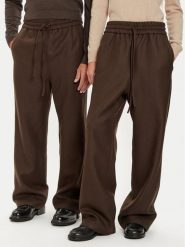 AMI Paris Spodnie materiałowe UTR212.WV0018 Brązowy Relaxed Fit. Brązowe spodnie materiałowe damskie AMI PARIS, s, bez wzorów, z materiału. Za 1,049.00 zł.
