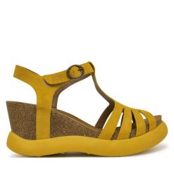 Sandały Fly London. Żółte sandały damskie Fly London, bez wzorów, bez obcasa, na koturnie, bez zapięcia. Za 429.99 zł.