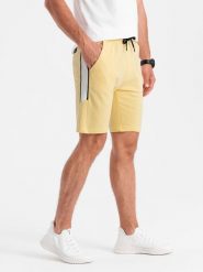 Szorty męskie dresowe z lampasem - żółte V1 - Rozmiar: XL. Żółte szorty męskie Ombre Clothing, m, bez wzorów, z bawełny. W wyprzedaży za 39.99 zł.