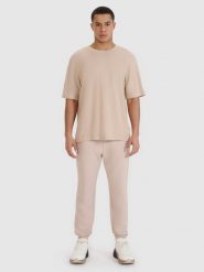 4F T-shirt oversize z modalem męski - beżowy S. Brązowe koszulki sportowe męskie 4f, m, bez wzorów, z bawełny, klasyczne, bez kołnierzyka. W wyprzedaży za 59.99 zł.