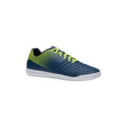 Buty Agility 100 futsal JR. Niebieskie buty sportowe męskie marki KIPSTA. Za 49.99 zł.