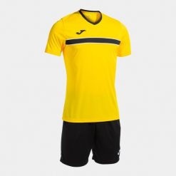 Zestaw koszulka treningowa i spodenki Joma Victory. Czarne koszulki sportowe męskie Joma, l, bez wzorów, do piłki nożnej. Za 252.00 zł.