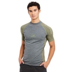 Koszulka męska Protest PRTHORROCKS rashguard short sleeve. Szare koszulki sportowe męskie Protest, m, bez wzorów, z dzianiny, bez kołnierzyka, bez ramiączek, do pływania. Za 129.90 zł.