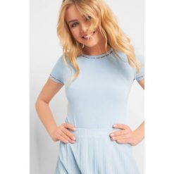 Sweter z perełkami. Swetry damskie Orsay. Za 79.99 zł.