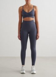 Damskie legginsy bezszwowe, prążkowane, wysoki stan, squat proof niebieskie. Niebieskie legginsy damskie Aim'n, s, bez wzorów, z dzianiny, z podwyższonym stanem, na fitness i siłownię. Za 165.10 zł.