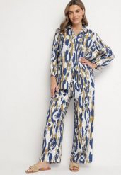 Niebieski Komplet z Wiskozą w Abstrakcyjny Wzór Koszulowa Bluzka i Spodnie Sarivone. Niebieskie bluzki damskie Born2be, s, bez wzorów, z materiału, eleganckie, bez kołnierzyka, bez ramiączek. Za 129.99 zł.