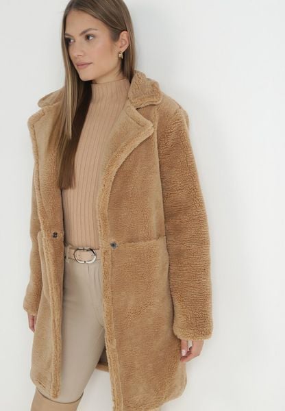 Ciemnobeżowy Płaszcz Futrzany Teddy Notasos. Brązowe płaszcze damskie Born2be, na zimę, uniwersalny, bez wzorów, z futra, eleganckie, długie, bez kaptura. Za 79.99 zł.