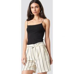 NA-KD Classic Szorty z domieszką lnu - Beige. Szorty damskie marki NA-KD Classic. Za 80.95 zł.