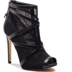 Botki GUESS - Adalind2 FL5AL2 FAB09 BLACK. Czarne kozaki damskie Guess, z materiału, bez obcasa, na obcasie. W wyprzedaży za 429.00 zł.