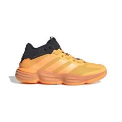 Buty halowe adidas Court Stabil. Brązowe buty sportowe męskie Adidas, bez zapięcia, do koszykówki. W wyprzedaży za 399.50 zł.