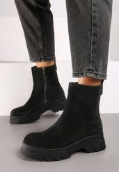 Czarne Botki z Imitacji Zamszu na Tłoczonej Platformie Naorinda. Czarne botki damskie Born2be, z jeansu, eleganckie, bez obcasa, na platformie, bez zapięcia. Za 149.99 zł.