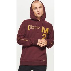 Bluza kangurka z kapturem - Bordowy. Czerwone bluzy męskie Cropp. W wyprzedaży za 79.99 zł.