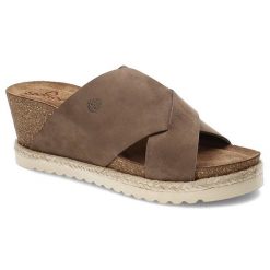 Brązowe Klapki Yokono Damskie Na Koturnie. Brązowe klapki damskie Yokono, bez wzorów, z nubiku, bez obcasa, na koturnie, bez zapięcia. Za 309.00 zł.