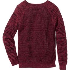 Sweter w strukturalny wzór Regular Fit bonprix bordowy melanż. Swetry przez głowę męskie marki bonprix. Za 49.99 zł.