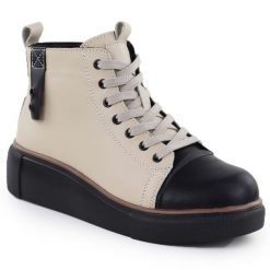 Skórzane botki damskie ocieplane beżowe T.Sokolski Z24-218. Brązowe botki damskie T.Sokolski, ze skóry, bez obcasa, bez zapięcia. Za 319.99 zł.