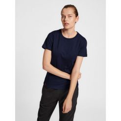 Koszulka damska Hummel Red Basic. Niebieskie koszulki sportowe damskie Hummel, s, bez wzorów, z bawełny, bez kołnierzyka, bez ramiączek, na fitness i siłownię. Za 120.50 zł.