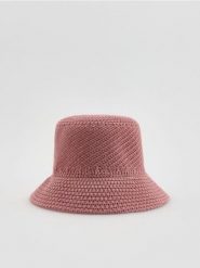 Pleciony kapelusz bucket - jasnofioletowy. Fioletowe czapki i kapelusze damskie Reserved, bez wzorów. Za 69.99 zł.