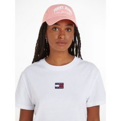 Czapka z daszkiem Tommy Jeans. Czerwone czapki i kapelusze damskie Tommy Jeans, bez wzorów, z jeansu. Za 129.99 zł.