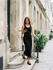 Sweter na ramiączkach basic - czarny. Czarne swetry damskie Sinsay, l, bez wzorów, bez kołnierzyka, bez ramiączek, bez kaptura. Za 25.99 zł.