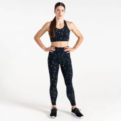 Legginsy sportowe damskie Influential. Zielone legginsy sportowe damskie Dare 2b, bez wzorów, na fitness i siłownię. W wyprzedaży za 140.05 zł.