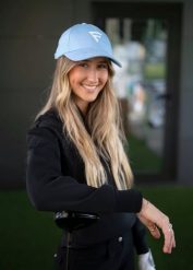 Czapka golfowa Merion – Regulowana, oddychająca, lekka, ochrona UV. Czerwone czapki i kapelusze damskie FLAIRWAY GOLF, bez wzorów, z bawełny. Za 106.00 zł.