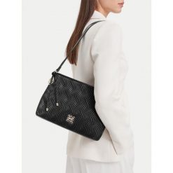 Torebka Nine West. Czarne torebki do ręki damskie Nine West, bez wzorów, klasyczne, bez dodatków. Za 199.99 zł.