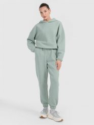 4F Spodnie dresowe z waflowej dzianiny damskie - turkusowe S. Niebieskie spodnie dresowe damskie 4f, s, bez wzorów, z dresówki. Za 169.99 zł.