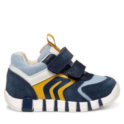 Sneakersy Geox. Niebieskie trampki i tenisówki chłopięce Geox, bez wzorów, bez zapięcia. Za 149.99 zł.