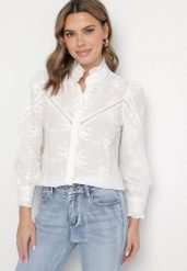 Biała Bawełniana Koszula w Rustykalnym Stylu z Kwiatowym Haftem i Stójką Lanolira. Białe bluzki damskie Born2be, l, bez wzorów, z bawełny, eleganckie, bez kołnierzyka, bez ramiączek. Za 139.99 zł.