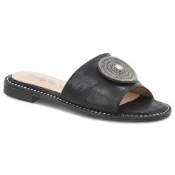 Klapki damskie S. Barski, eleganckie z eko skóry na płaskim obcasie ze sprzączką, czarne, KV51-013. Czarne sandały damskie S.BARSKI, bez wzorów, ze skóry, bez obcasa, na płaskiej podeszwie, bez zapięcia. Za 109.00 zł.
