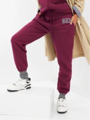 Gap Spodnie dresowe 463492-03 Bordowy Regular Fit. Czerwone spodnie dresowe damskie GAP, s, bez wzorów, z bawełny. Za 169.99 zł.