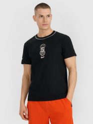 4F T-shirt regular z nadrukiem męski - czarny M. Czarne koszulki sportowe męskie 4f, m, bez wzorów, z bawełny, eleganckie, bez kołnierzyka. Za 59.99 zł.