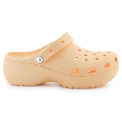 Klapki Crocs Classic Platform Pearl Clog 211231-78Z pomarańczowe. Brązowe klapki damskie bez wzorów, eleganckie, bez obcasa. Za 367.32 zł.
