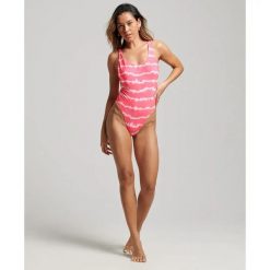 Damski jednoczęściowy kostium kąpielowy Superdry Code Tie & Dye. Czerwone kostiumy jednoczęściowe damskie Superdry., s, bez wzorów, sportowe, do pływania. Za 262.15 zł.