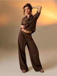 Spodnie wide leg z domieszką lnu - brązowy. Brązowe spodnie materiałowe damskie Sinsay, l, bez wzorów. Za 39.99 zł.