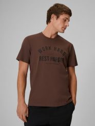 4F T-shirt regular z nadrukiem męski - brązowy XL. Brązowe t-shirty męskie 4f, m, bez wzorów, z bawełny, klasyczne, bez kołnierzyka. Za 59.99 zł.