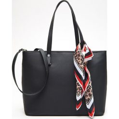 Torebka shopper z apaszką - Czarny. Torebki shopper damskie marki Cropp. W wyprzedaży za 49.99 zł.