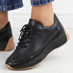 Czarne gładkie skórzane półbuty damskie Sergio Leone sp013. Czarne półbuty damskie Sergio Leone, na jesień, bez wzorów, ze skóry, eleganckie, z okrągłym noskiem, bez obcasa, bez zapięcia. W wyprzedaży za 197.10 zł.