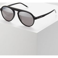 Calvin Klein Okulary przeciwsłoneczne black. Okulary przeciwsłoneczne męskie Calvin Klein. W wyprzedaży za 471.75 zł.