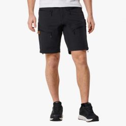 Szorty turystyczne męskie Swedemount Lofoten Stretch Shorts szybkoschnące. Czarne krótkie spodenki sportowe męskie SWEDEMOUNT, m, bez wzorów, z tkaniny, trekkingowe. Za 329.99 zł.