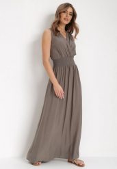 Ciemnozielona Sukienka Clymiolea. Zielone sukienki damskie Born2be, s, bez wzorów, z tkaniny, eleganckie, bez kołnierzyka, bez ramiączek, maxi, kopertowe. Za 59.99 zł.