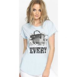 Niebieski T-shirt Voyager. T-shirty damskie Born2be. Za 24.99 zł.