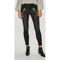 Desigual - Jeansy Lorena. Czarne jeansy damskie Desigual. W wyprzedaży za 279.90 zł.